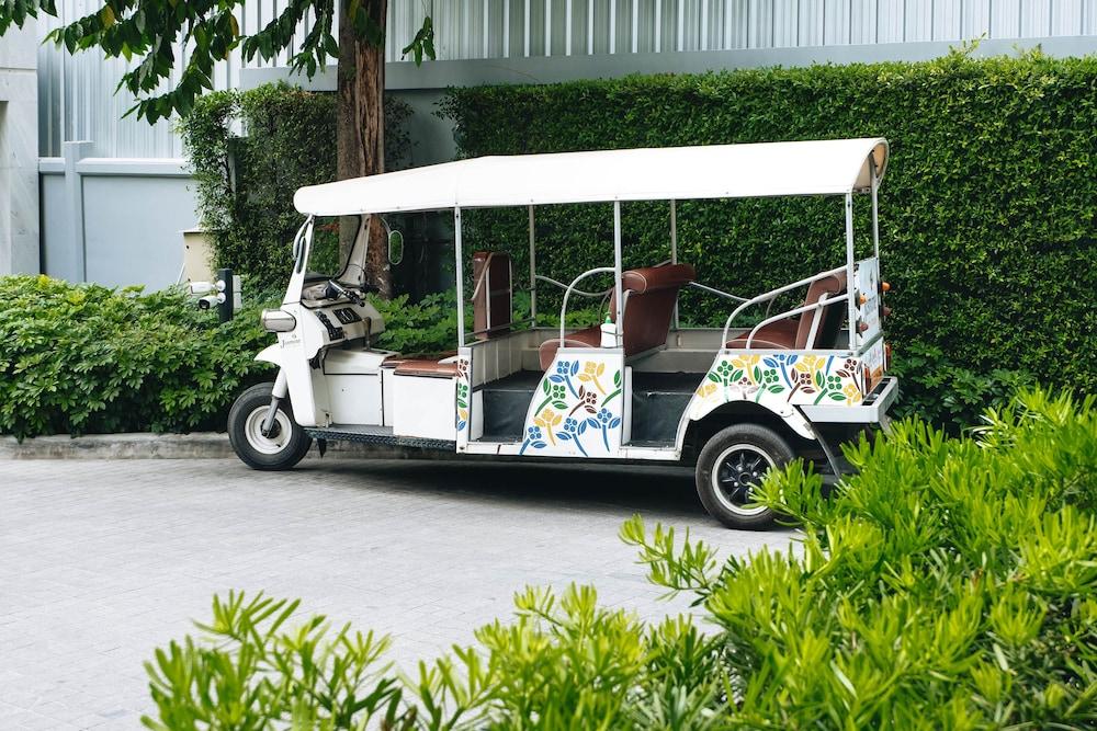 Jasmine 59 Hotel Banguecoque Exterior foto A tuk-tuk in Bangkok