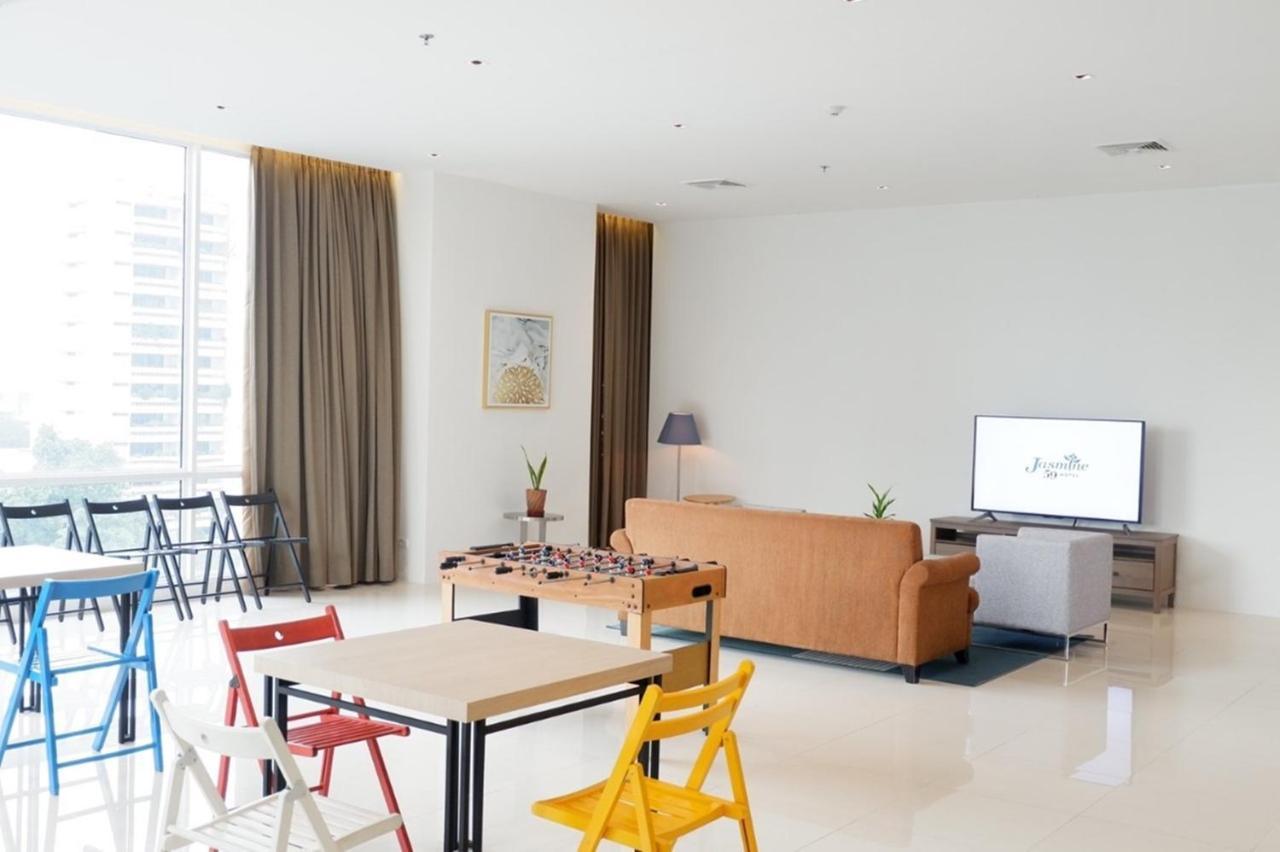 Jasmine 59 Hotel Banguecoque Exterior foto A living room in a serviced apartment in Kuala Lumpur, Malaysia